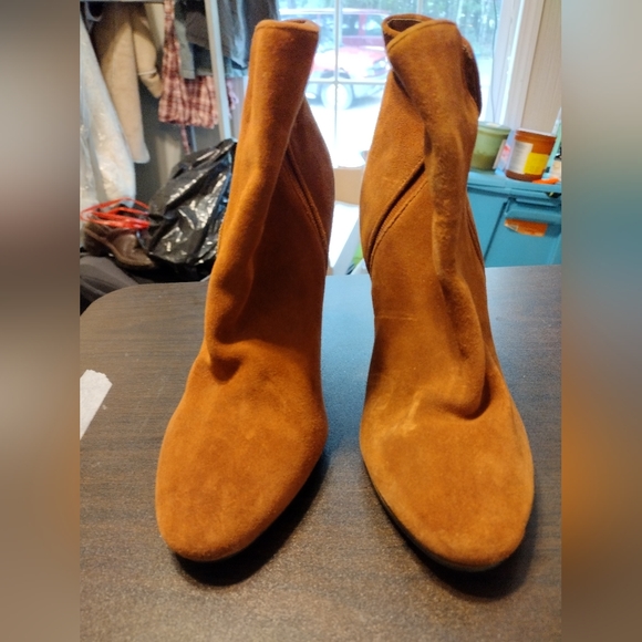 June Ambrose high heeled booties, suede, tan, size 9M. - Picture 7 of 11